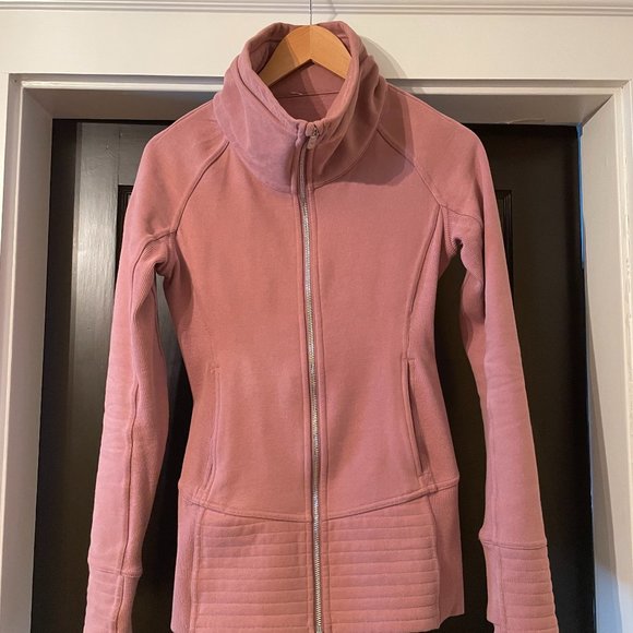 lululemon athletica Tops - NWOT Lululemon Radiant Jacket II Span Rose Size 2
